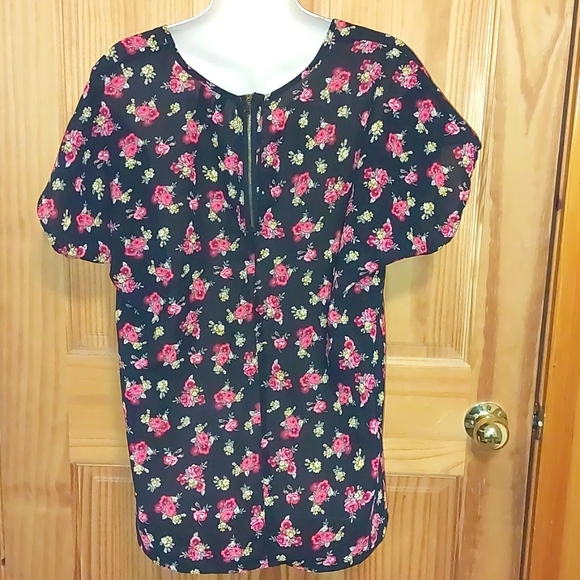 Cute Top - Picture 4 of 5